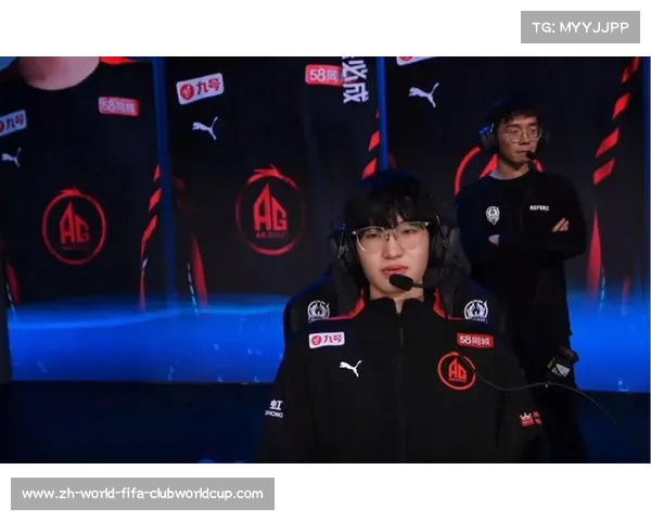 成都AG超玩会第三局换人调整大帅上场Cat下场引发热议